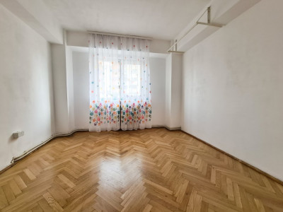 Apartament 4 camere | Decomandat | 100mp | Parcare| Zona Piata Cipariu