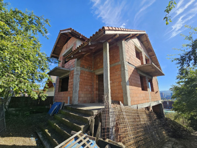 Casa cu 4 camere | 214mp util | Teren 446mp | Garaj | Dambul Rotund