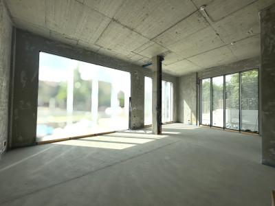 Spatiu comercial cu vitrina la strada | 100mp | Zona Piata Cipariu!