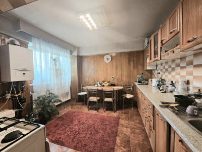Apartament 3 camere | Decomandat | 76mp | Balcon | Etaj 1 | Marasti