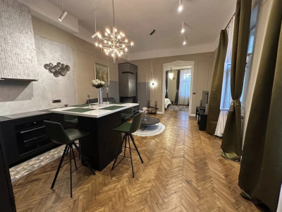 Apartament 3 camere | Cladire Istorica | Renovat complet | Centru!