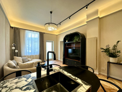 Apartament 3 camere | La Cheie | Curte interioara | Parcare | Centru