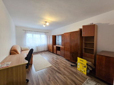 Apartament 2 camere | Decomandandat | Etaj 3/4 | Balcon | Intre Lacuri